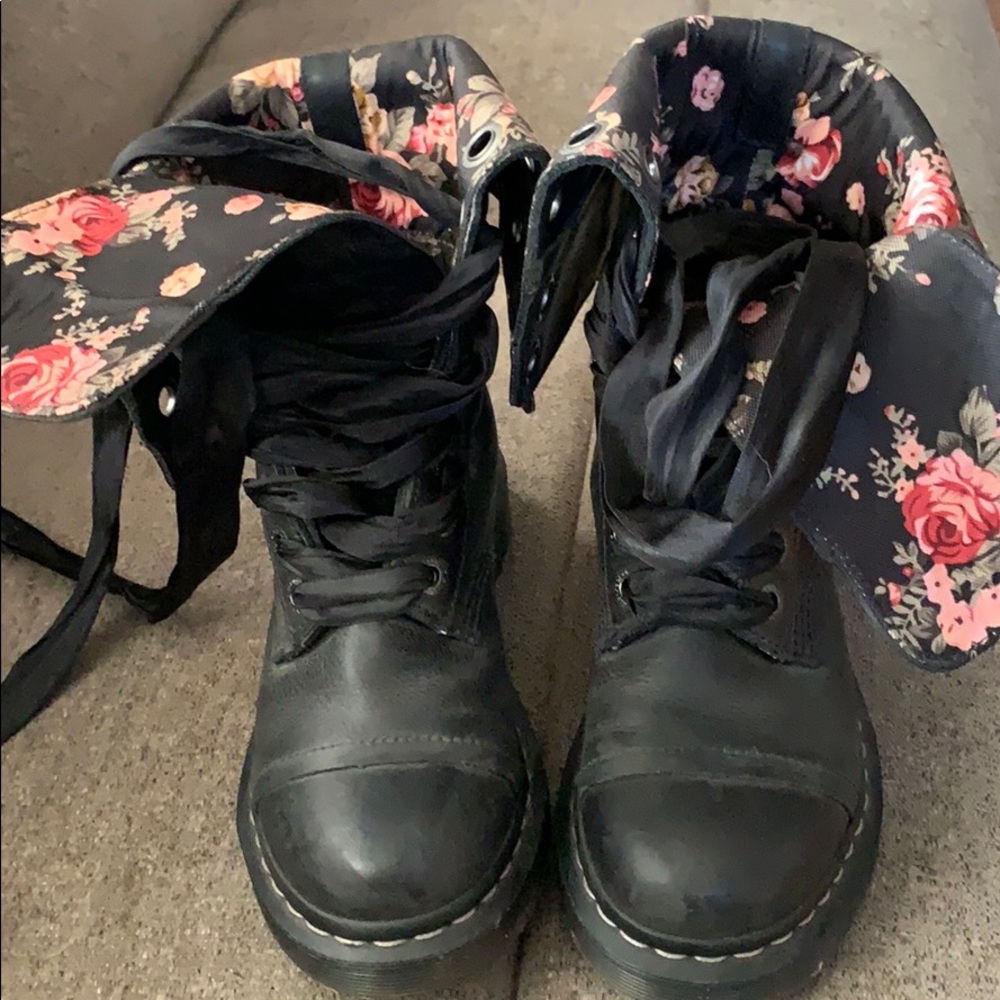 Dr. Marten Triumph fold over boot